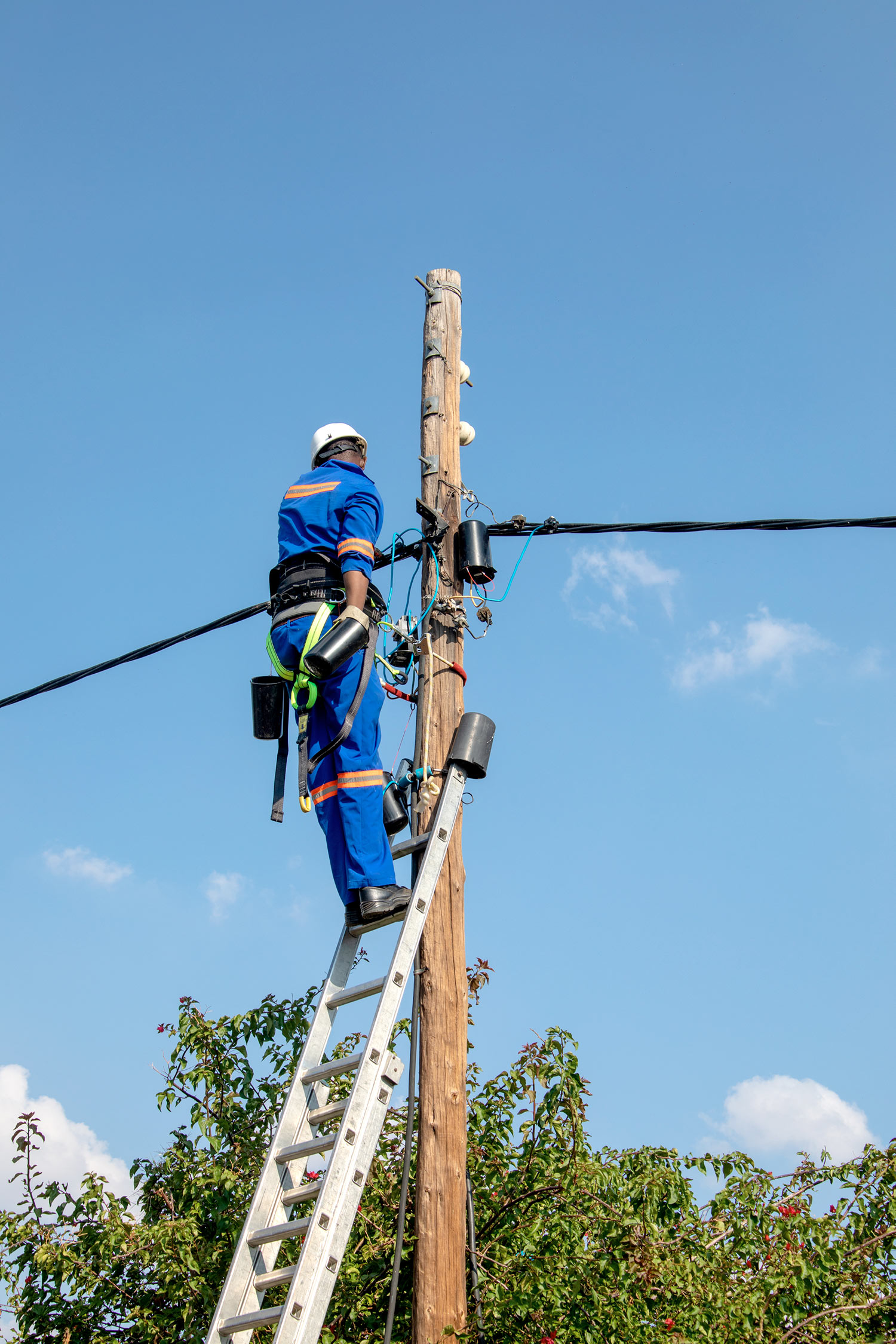 Linesman Climbing Pole